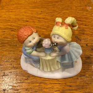 SALE !! VINTAGE !! Cabbage Patch boy and girl sipping soda figurine in box